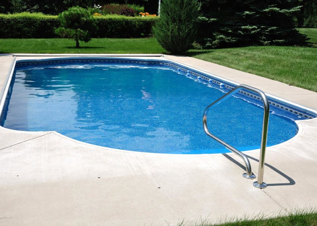 What Remedies are Used to Keep the Water Clean in a Pool?