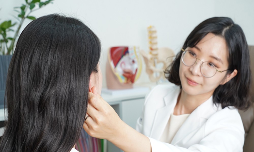 5 Reasons Your Adult Acne Won’t Clear Up with Over-the-Counter Products