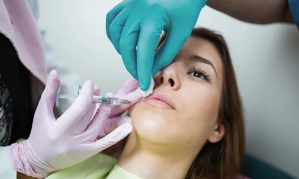 How Non-Surgical Cosmetic Treatments Help Achieve a Refreshed and Youthful Appearance